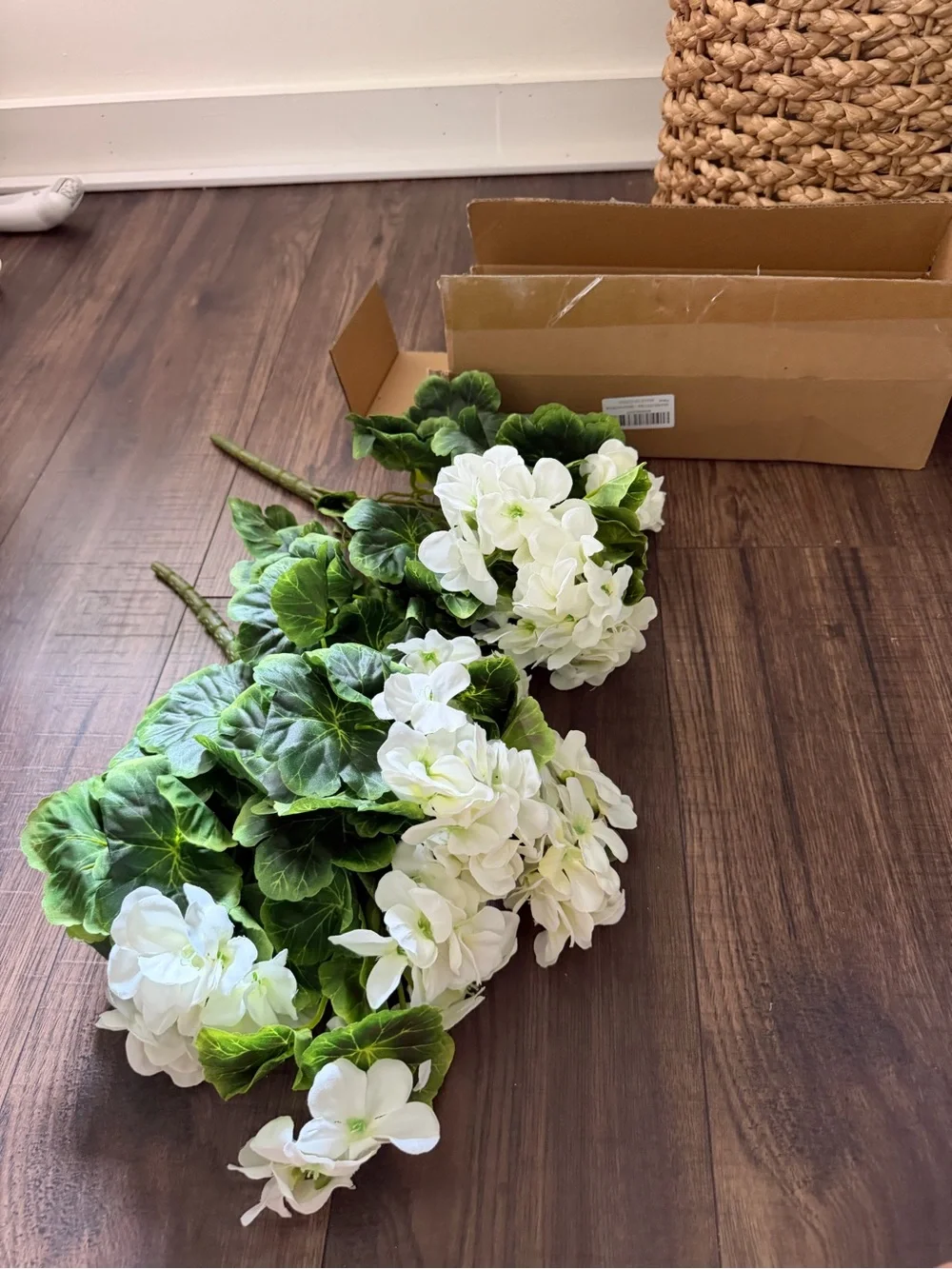 Fake Flowers 2PCS 17.3In Artificial Geraniums for Outdoors Realistic. White New